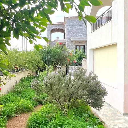 Apartment Kyma Arch House